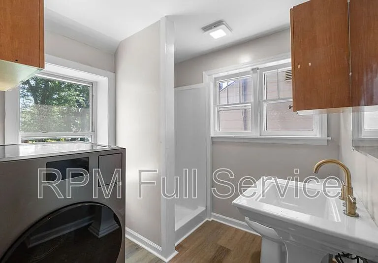 325 54th Ave N #E — Photo 15