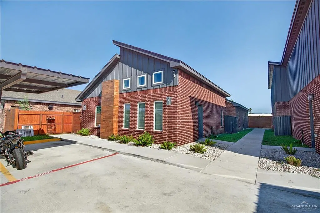 808 Hidden Hills St — Photo 3