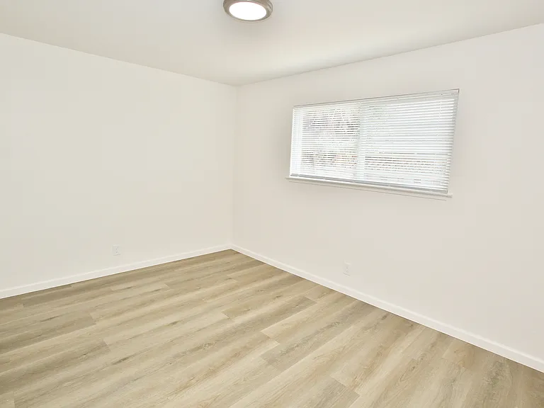 20310 Concord Ave — Photo 6