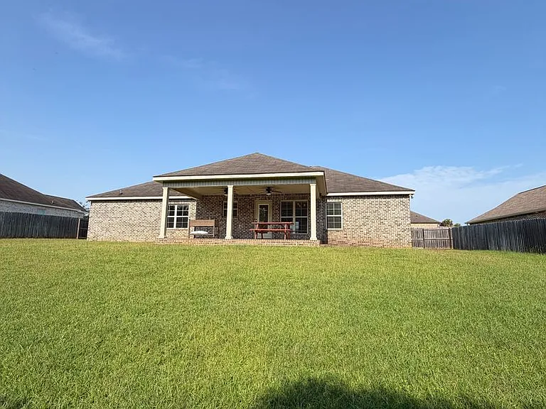 802 Legacy Dr — Photo 16