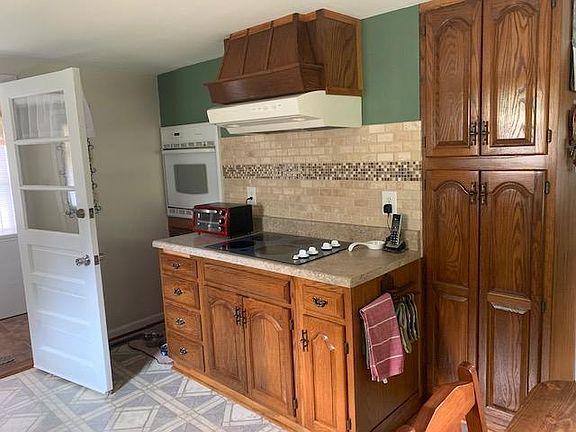 3rd image of 288 Delong Ln
