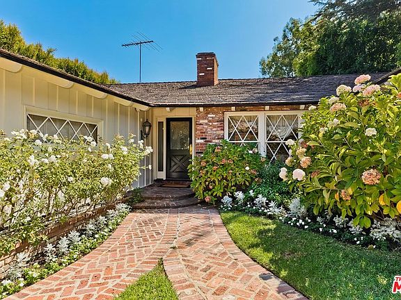 3rd image of 10422 W Sunset Blvd