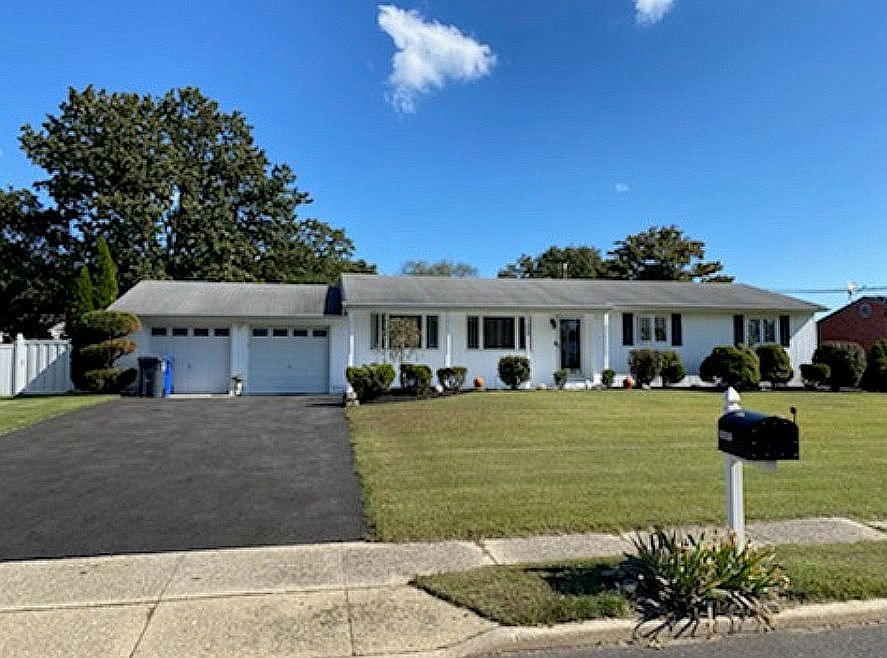 1st image of 1016 Crystal Dr