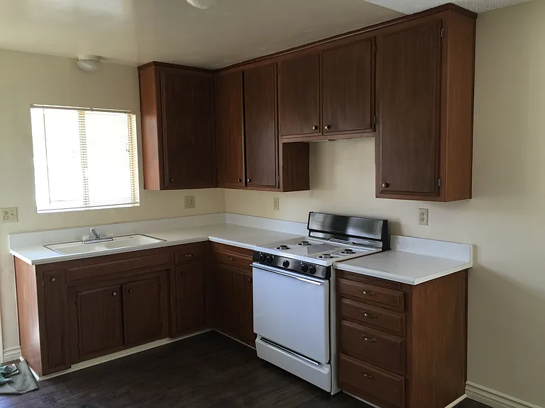 202 N Ellis St — Photo 2