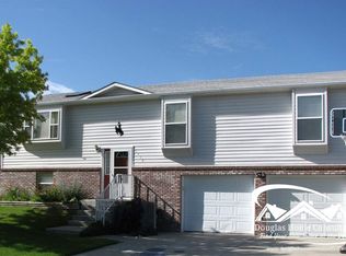 1119 N Fork Dr, Douglas, WY 82633