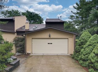 1725 Brookwood Dr, Akron, OH 44313
