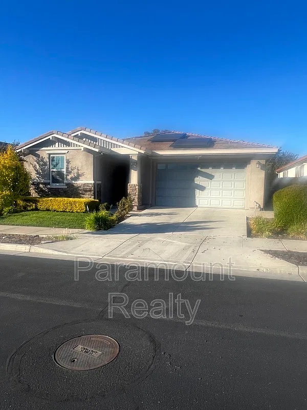 3 bed, 2.5 bath, 2000 sqft, $2,900 — Photo 2