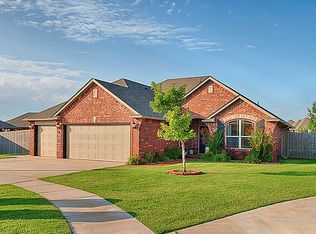 11748 SW 18th St, Yukon, OK 73099