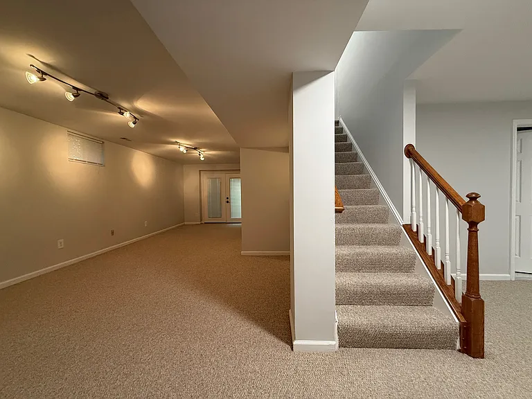 8011 Lions Crest Way — Photo 31