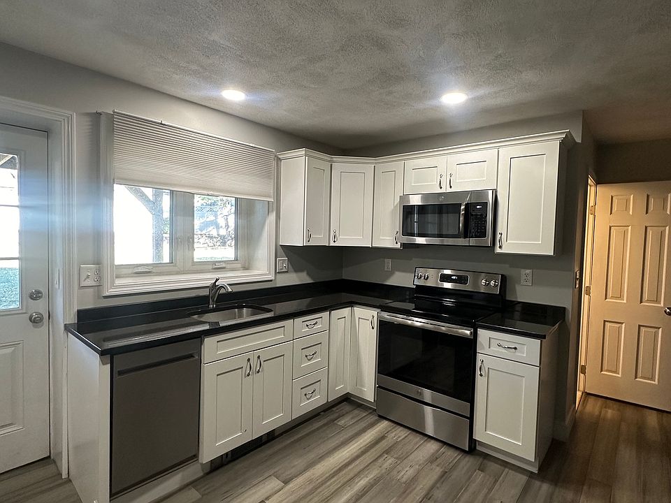 1st image of 7 Kennedy Dr #B