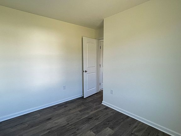 4th image of 404 Curtis Dr