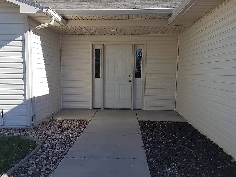 438 Mountainside Ln — Photo 4