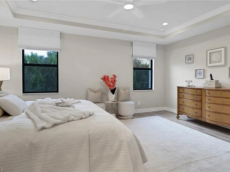 12973 Pembroke Dr — Photo 10
