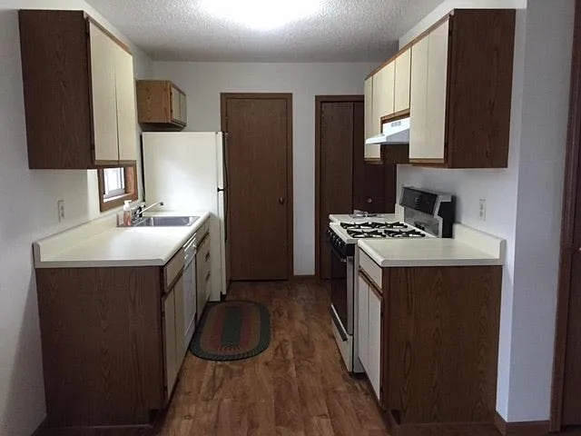 2 bed, 950 sqft, $1,200 — Photo 2