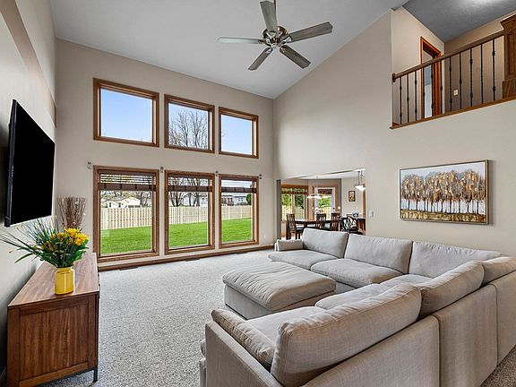 5th image of 230 Oak Brook Dr