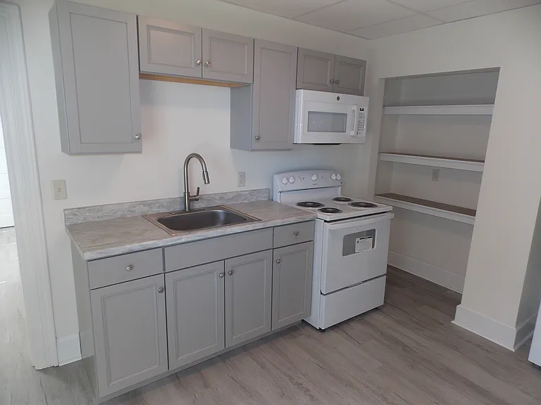 727 W Beaver St #5 — Photo 2