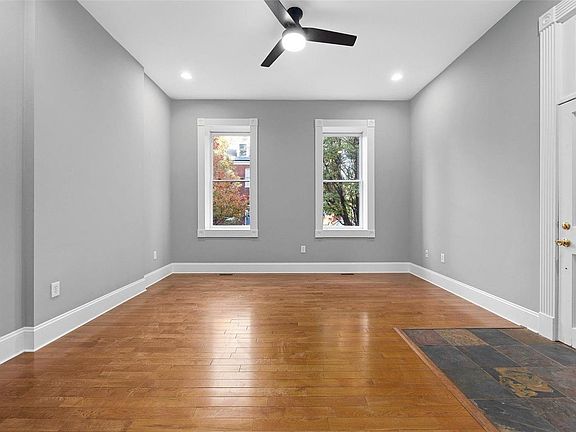 3rd image of 3309 Salena St