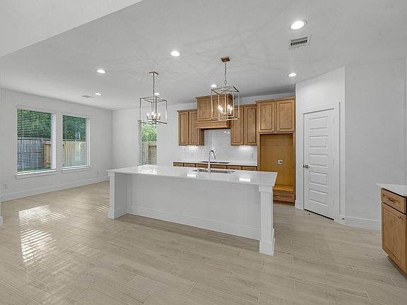 3rd image of 2100 Golden Spruce Ln