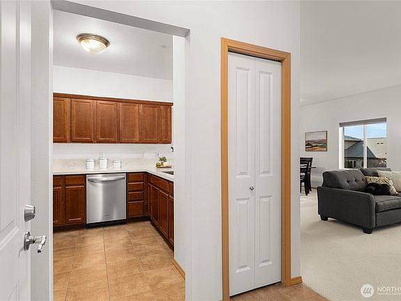 2nd image of 1731 10TH Avenue NE #B215