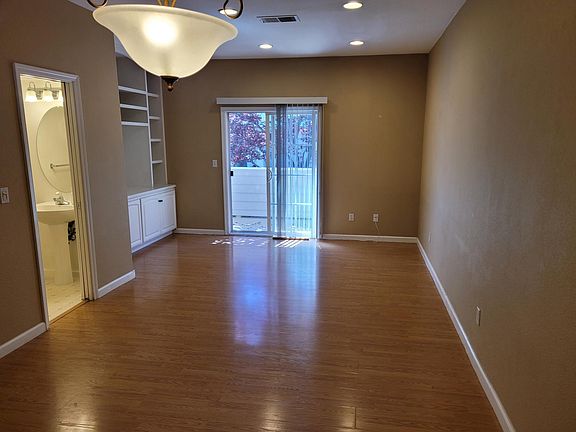 5th image of 8 Ashford Pl