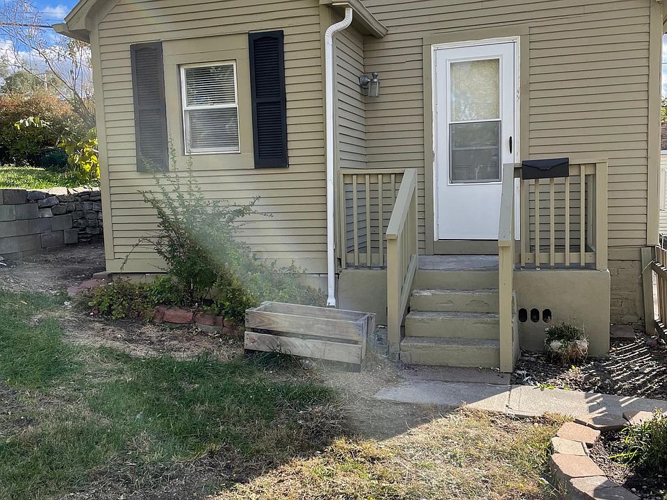 Front view. House sit at the rear of main house( alley access)