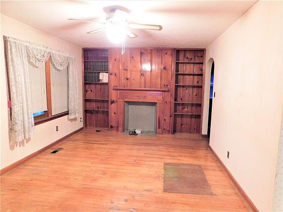 2nd image of 1023 E Washington St