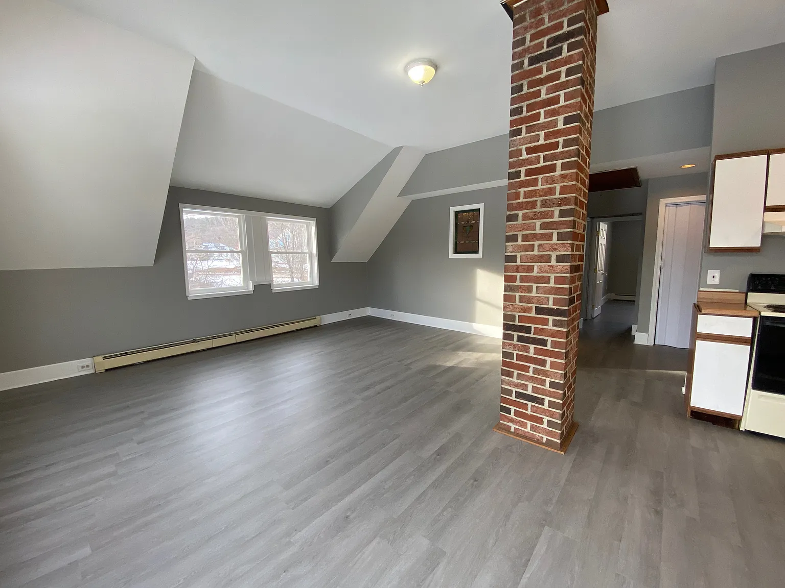 2 bed, 900 sqft, $1,400 — Photo 2