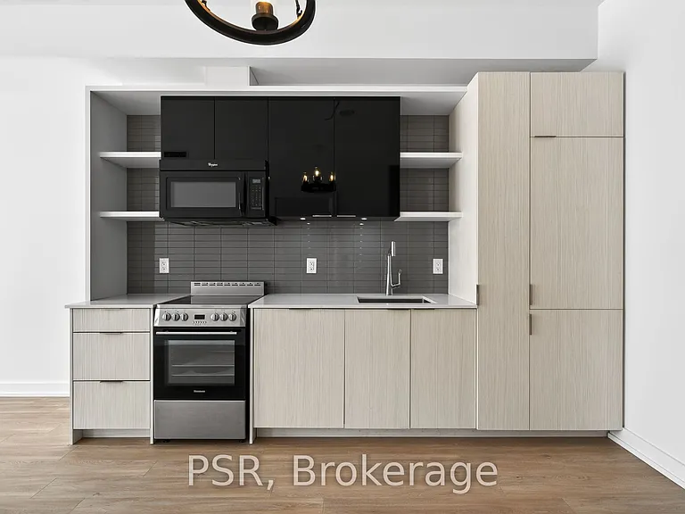 6 Parkwood Ave #509 — Photo 5