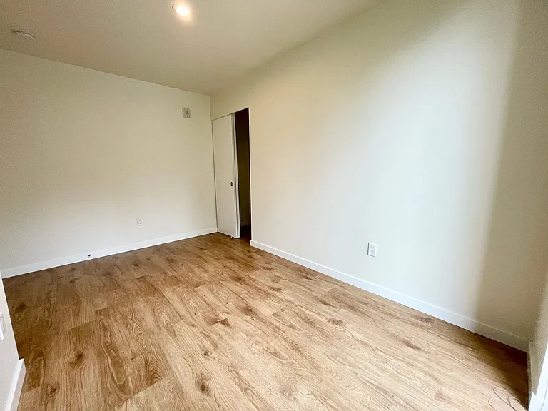 Bayview West Apartments — Photo 26