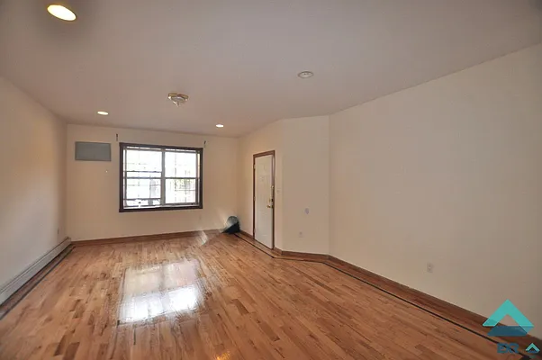 Rented by EXR | media 3