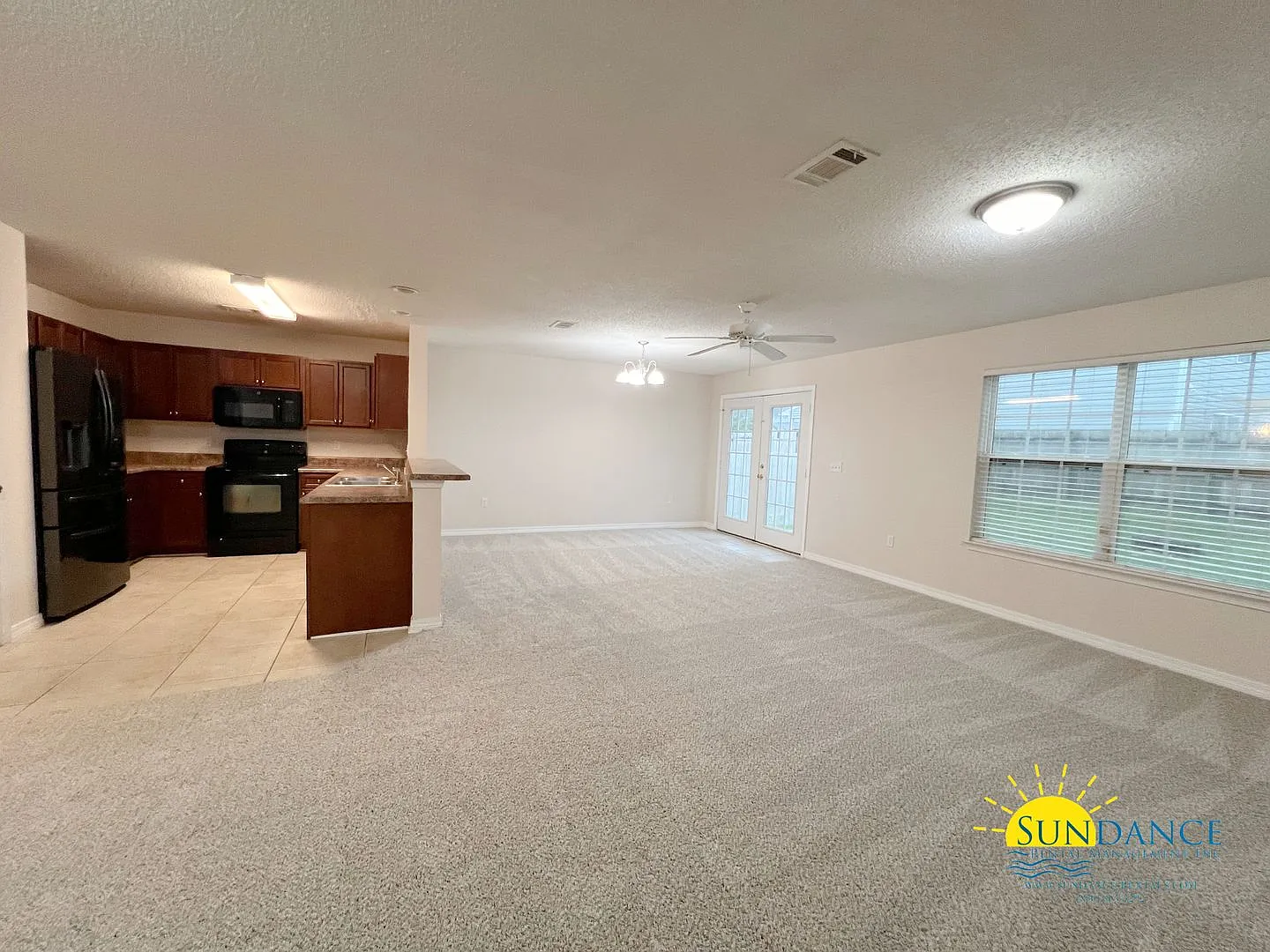 Beautiful 3 Bedroom Home in Stillwell Estates! — Photo 3