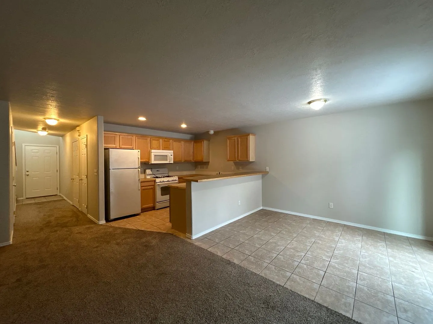 Newly Remodeled 2 Bedroom/ 2.5 Bathroom with Office in SW Redmond — Photo 3