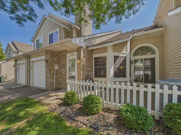 1744 Maple Ct, Falcon Heights, MN 55113