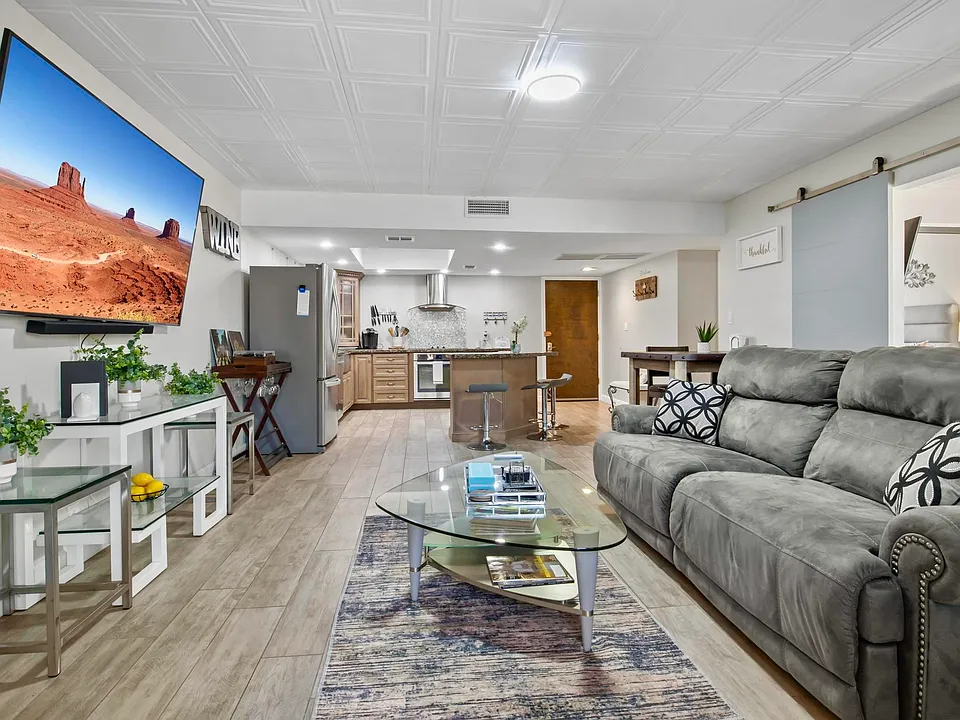 7830 E Camelback Rd #112