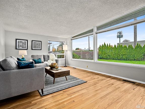 3rd image of 12462 Occidental Ave S