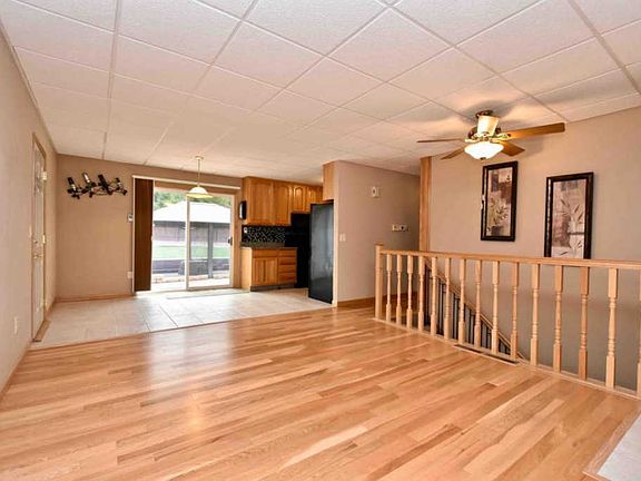 5th image of 92 Whitewater Ct