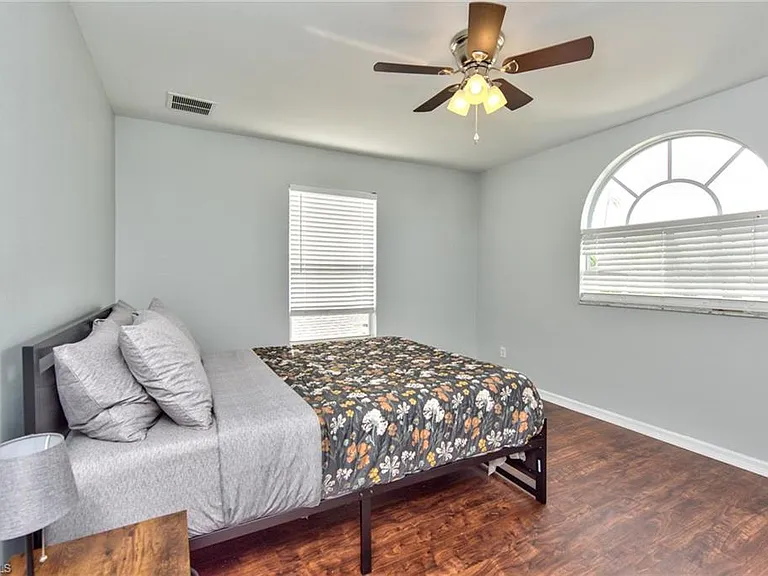 11533 Woodmount Ln — Photo 17