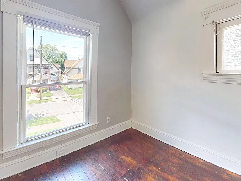 3865 W 16th St — Photo 23