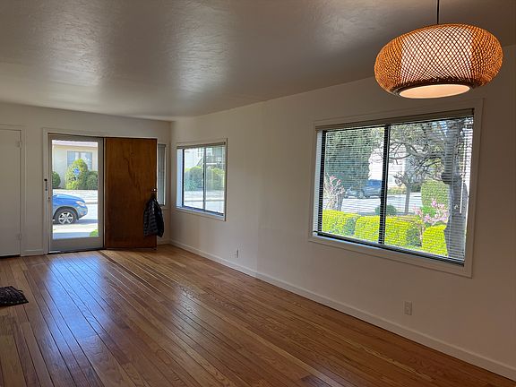 2nd image of 955 Oak Ln #A