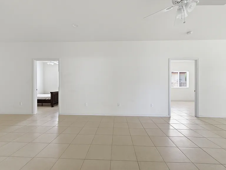 512 W Brown St — Photo 12