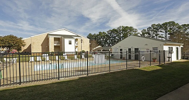 Building Photo - Meadow Green