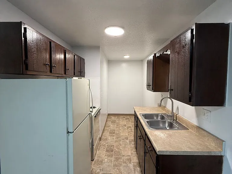 Crossroad Apartments — Photo 14