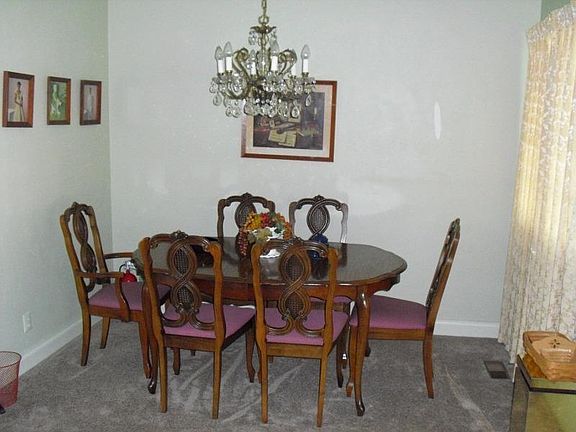 5th image of 128 Maplewood Dr