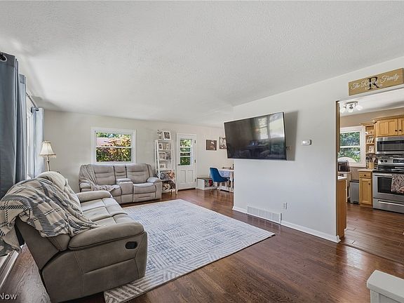 5th image of 439 Bob Ave