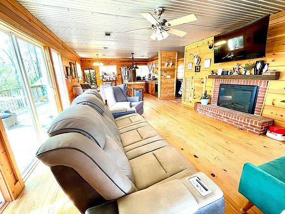 4th image of 918 River Rd