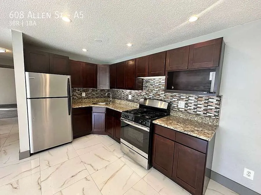 608 Allen St #A5 — Photo 1
