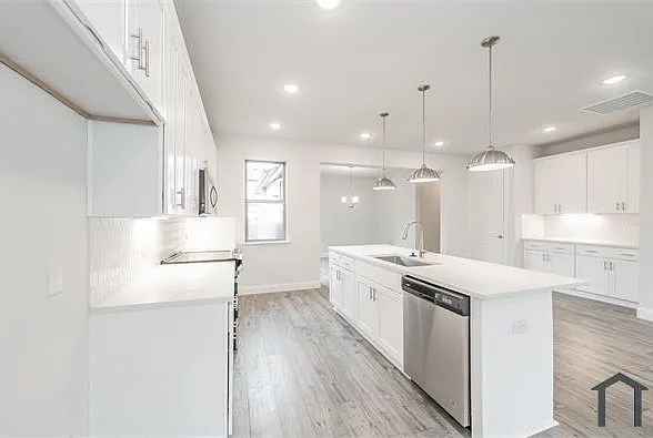 9709 Thorncrown Ln — Photo 32