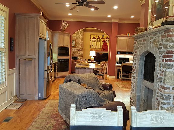 dinette and sitting area