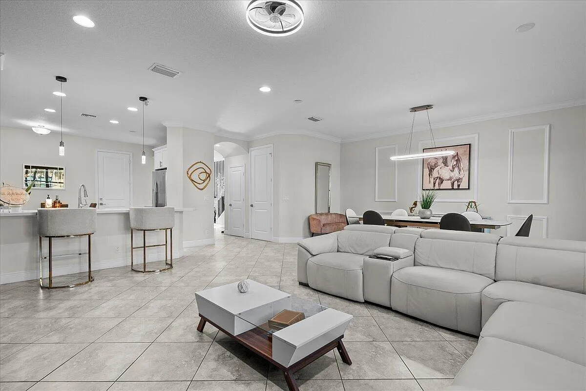 3 bed, 2.5 bath, 2335 sqft, $7,200 — Photo 1