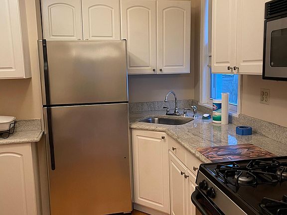 3rd image of 235 E 235th St Floor 2